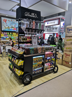 Prateleira de exibição de carrinho de doces de supermercado ecobox com caixas de gravidade e caixas a granel